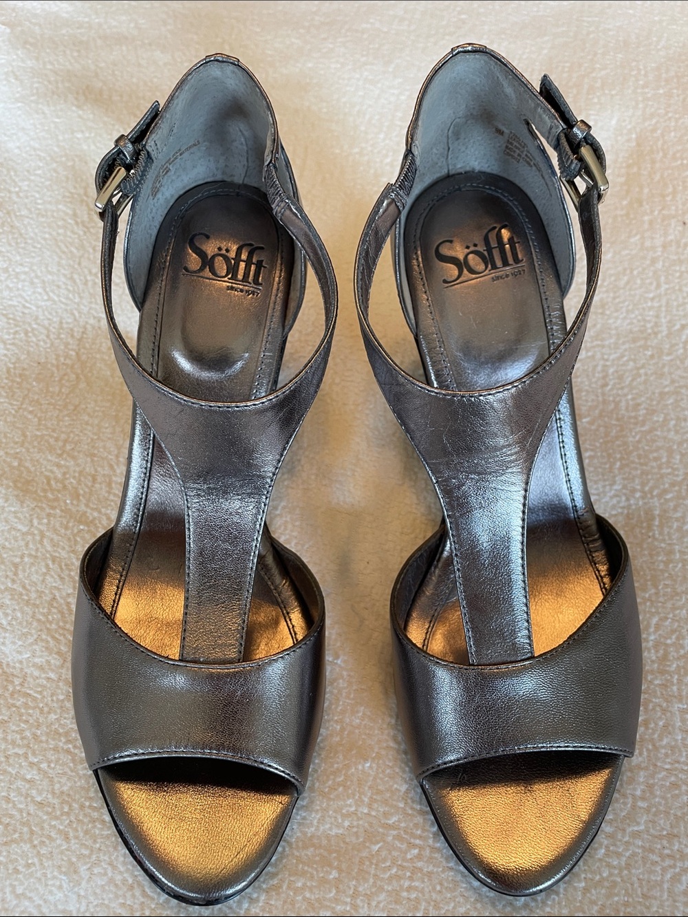 Sofft Never Worn Metallic Silver T-Strap heels